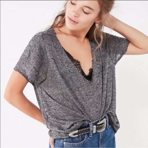 Pack of 2 Urban Outfitters shirts - Picture 3 of 9